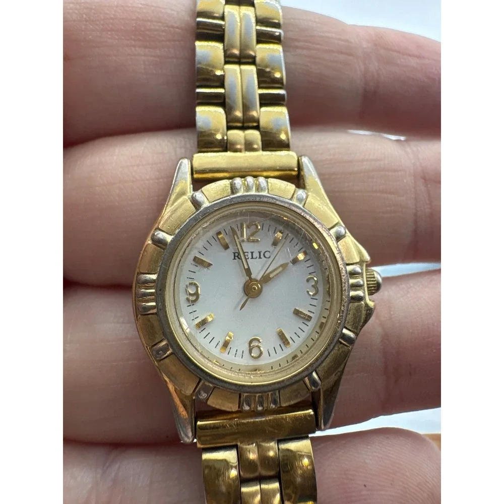 Relic‎ Womens Gold Tone Round Face Watch White Dial ZR-33077 Classic Link Band